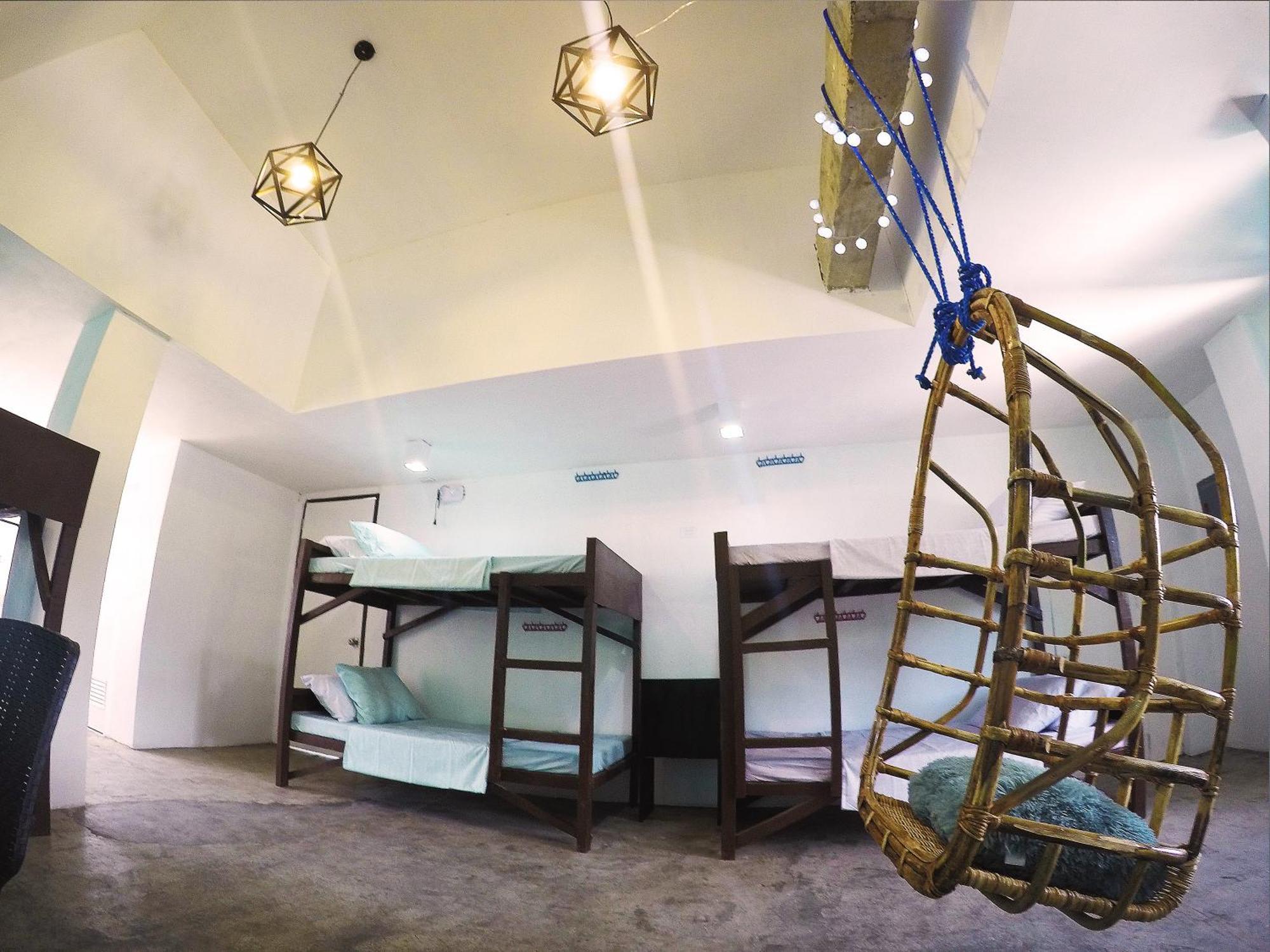 Full Moon Hostel Coron Exterior photo
