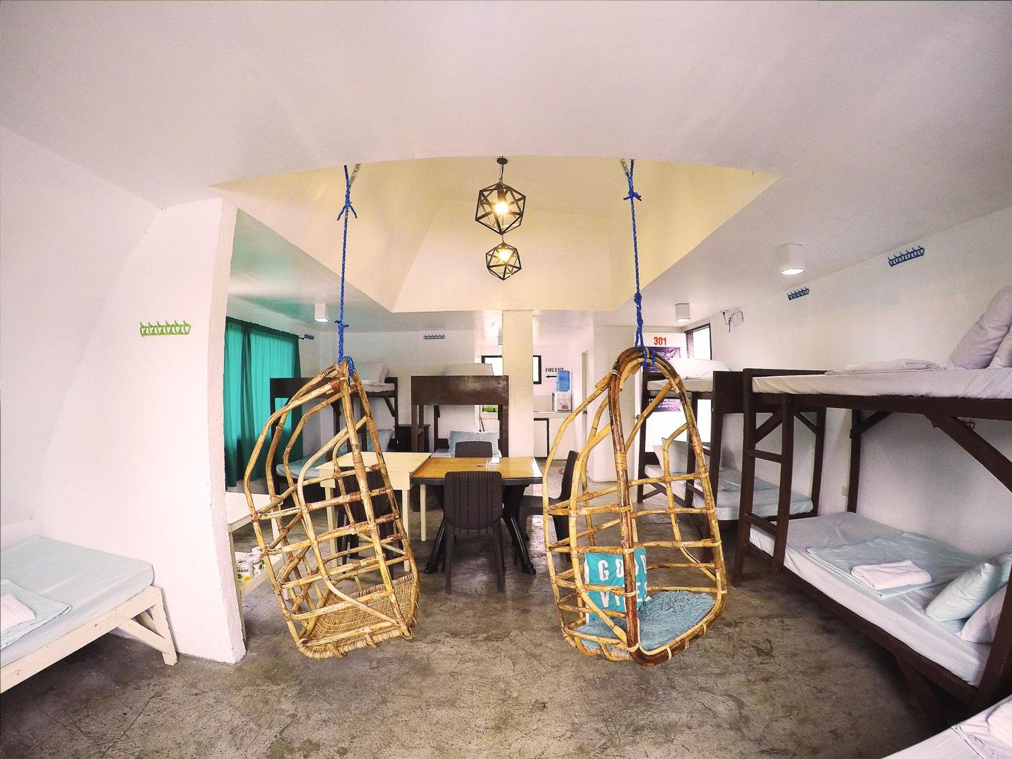 Full Moon Hostel Coron Exterior photo