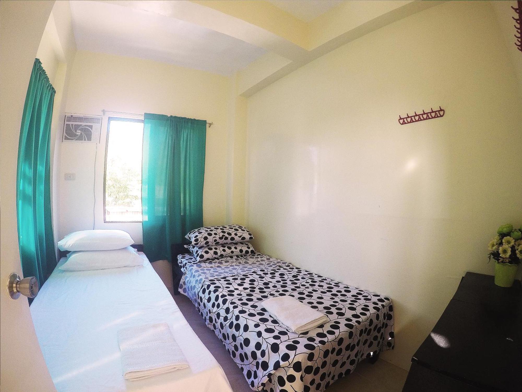 Full Moon Hostel Coron Exterior photo