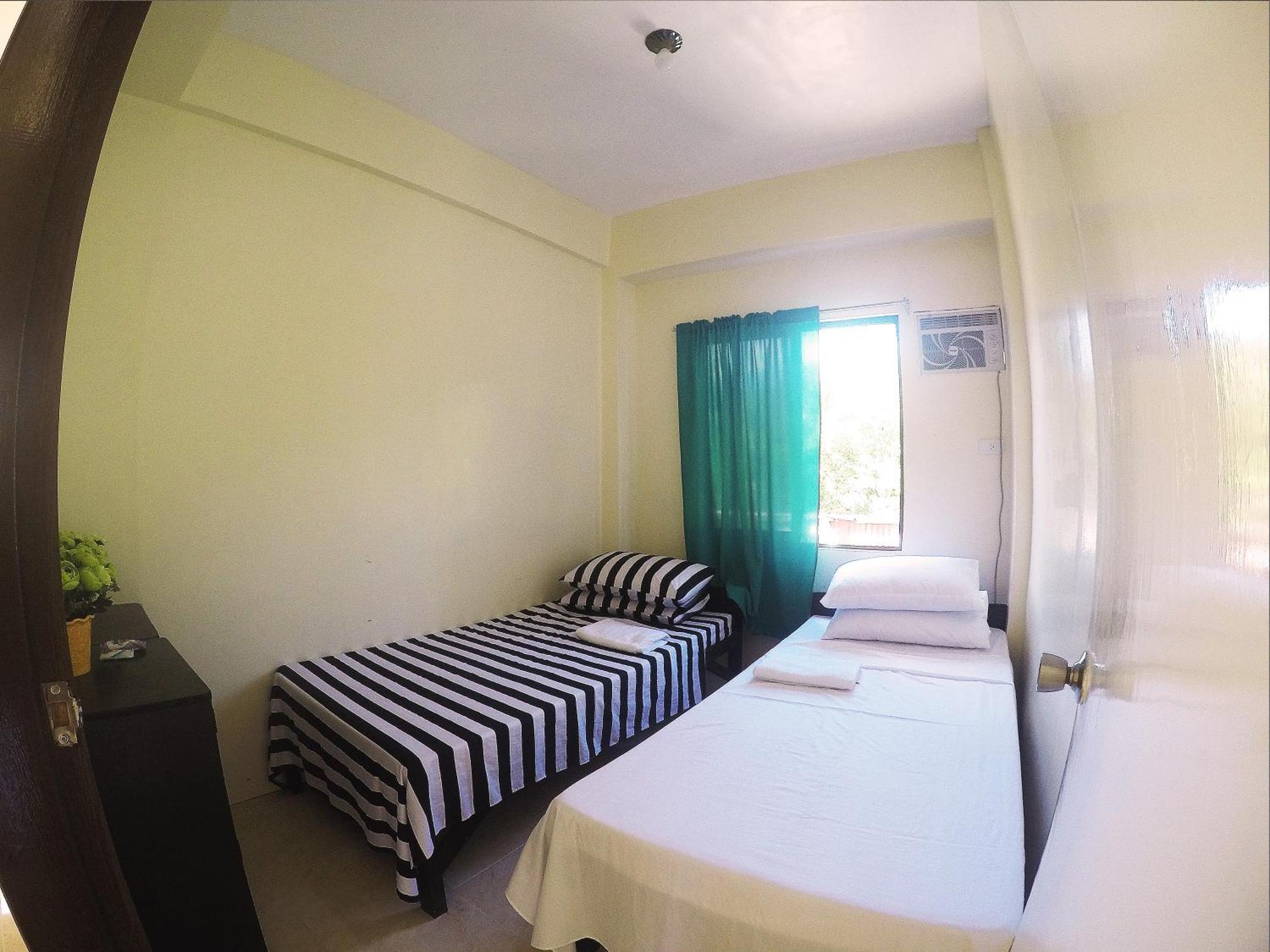 Full Moon Hostel Coron Exterior photo